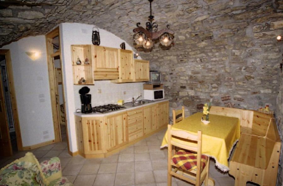 Appartamenti Serena - La Grotta Гарньяно Экстерьер фото