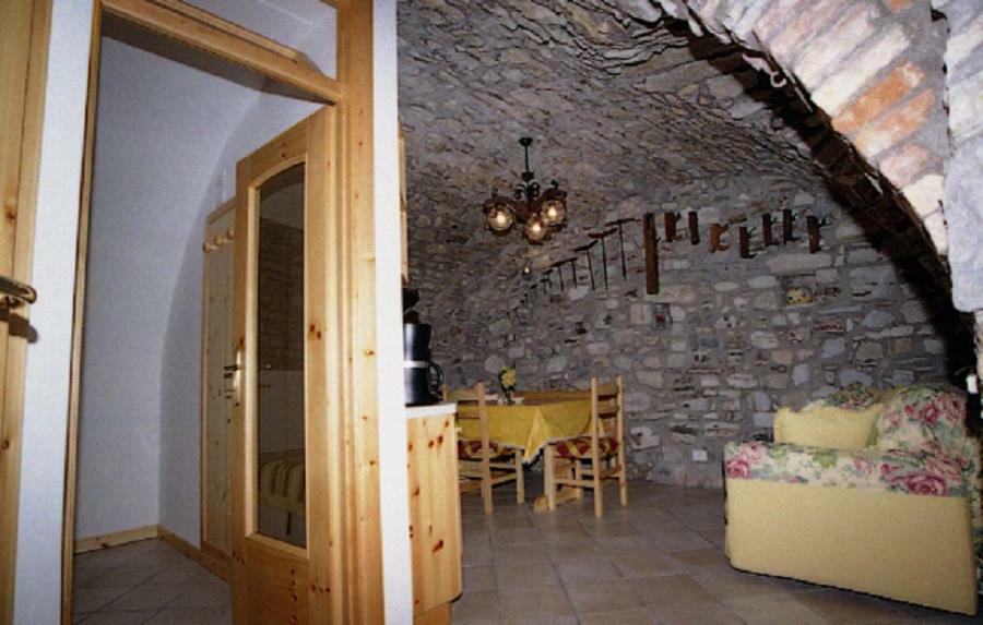 Appartamenti Serena - La Grotta Гарньяно Экстерьер фото
