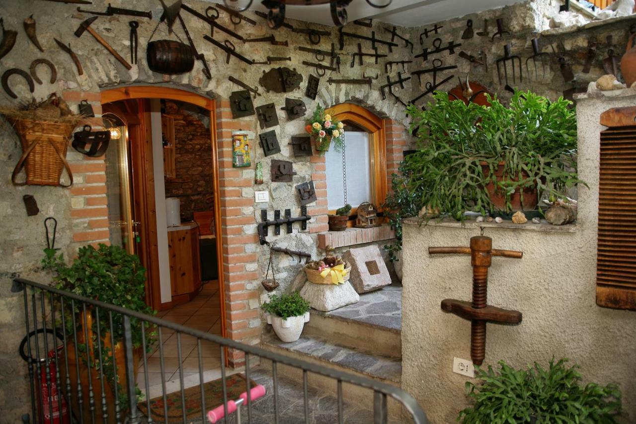 Appartamenti Serena - La Grotta Гарньяно Экстерьер фото